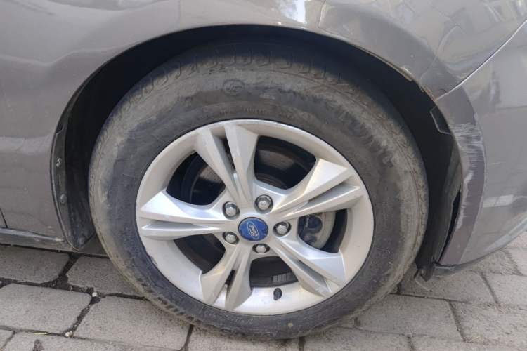 Used Ford Focus 2012 Sedan 1.6L Automatic Fashion Edition Right Front Wheel Hub