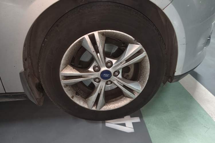Used Ford Focus 2012 Sedan 1.6L Automatic Fashion Edition Right Front Wheel Hub