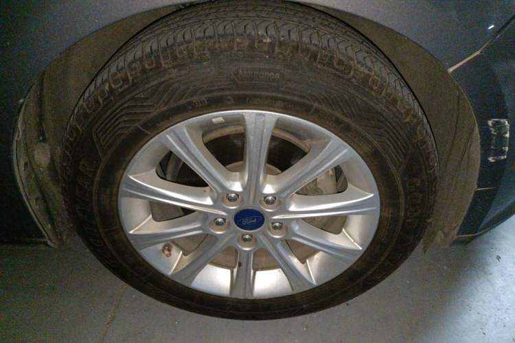 Used Ford Focus 2012 Sedan 2.0L Automatic Flagship Model Right Front Wheel Hub
