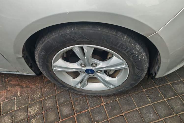 Used Ford Focus 2012 Hatchback 1.6L Automatic Fashion Edition Right Front Wheel Hub