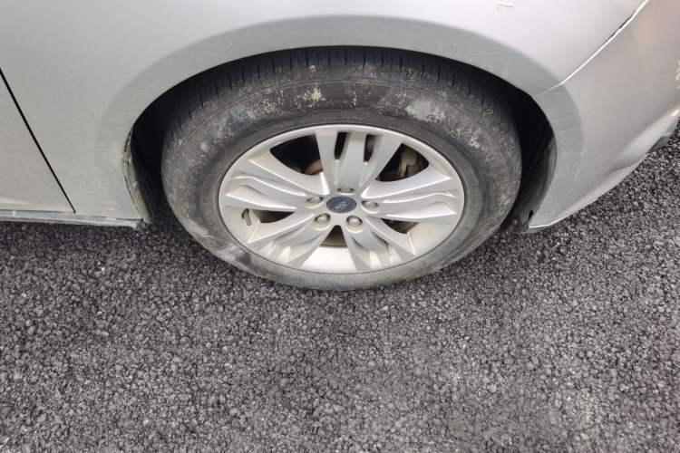 Used Ford Focus 2012 Sedan 1.6L Manual Comfort Model Right Front Wheel Hub
