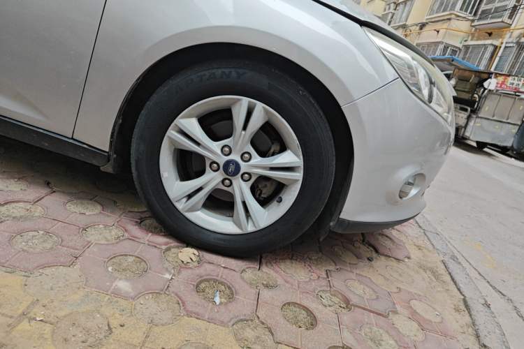Used Ford Focus 2012 Hatchback 1.6L Manual Fashion Edition Right Front Wheel Hub