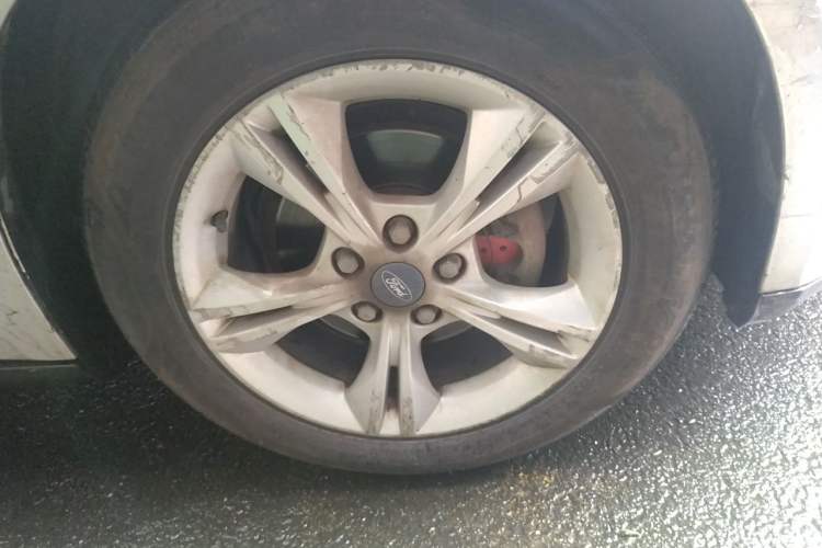 Used Ford Focus 2012 Sedan 1.6L Automatic Prestige Model Right Front Wheel Hub