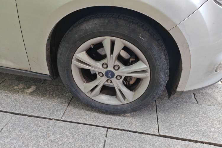 Used Ford Focus 2012 Sedan 1.6L Automatic Fashion Edition Right Front Wheel Hub