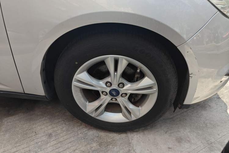 Used Ford Focus 2012 Sedan 1.6L Automatic Fashion Edition Right Front Wheel Hub