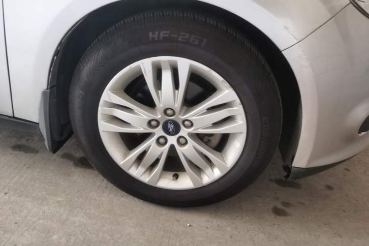 Used Ford Focus 2012 Sedan 1.6L Manual Comfort Model Right Front Wheel Hub