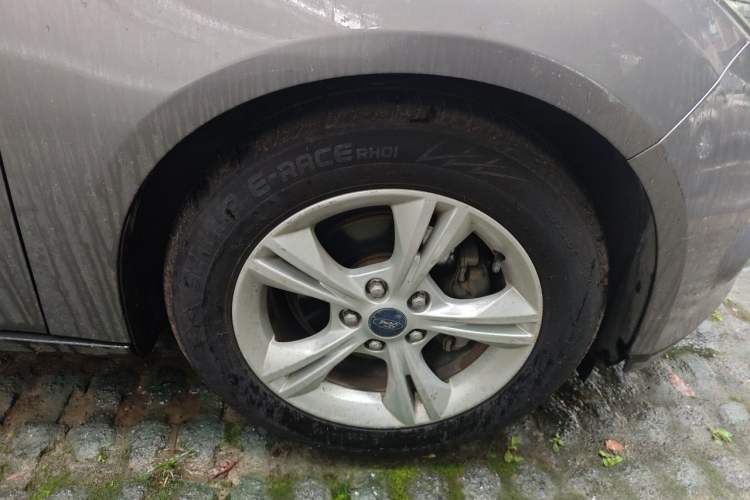 Used Ford Focus 2012 Sedan 1.6L Automatic Fashion Edition Right Front Wheel Hub