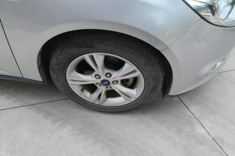 Used Ford Focus 2012 Sedan 1.6L Automatic Fashion Edition Right Front Wheel Hub