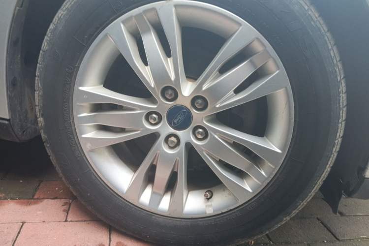 Used Ford Focus 2012 Sedan 1.6L Manual Comfort Model Right Front Wheel Hub