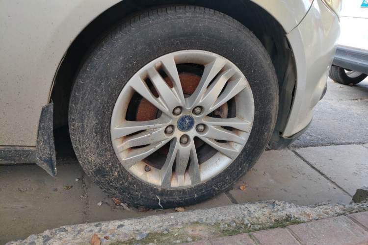 Used Ford Focus 2012 Sedan 1.6L Manual Comfort Model Right Front Wheel Hub