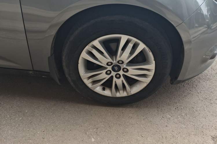 Used Ford Focus 2012 Sedan 1.6L Manual Comfort Model Right Front Wheel Hub