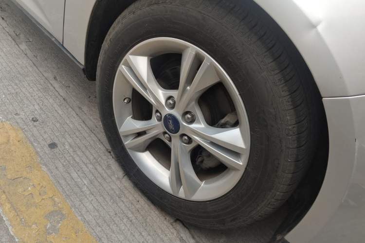 Used Ford Focus 2012 Hatchback 1.6L Manual Fashion Edition Right Front Wheel Hub