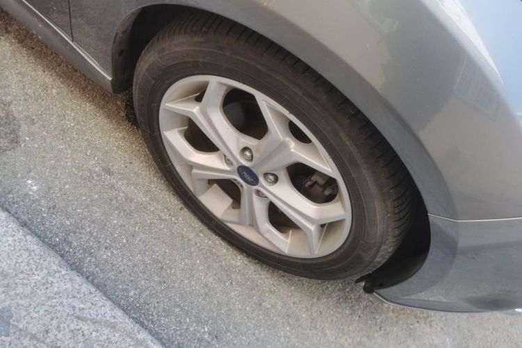 Used Ford Focus 2012 Hatchback 2.0L Manual Luxury Sport Model Right Front Wheel Hub