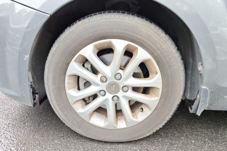 Used Ford Focus 2012 Hatchback Classic 1.8L Automatic Base Model Right Front Wheel Hub