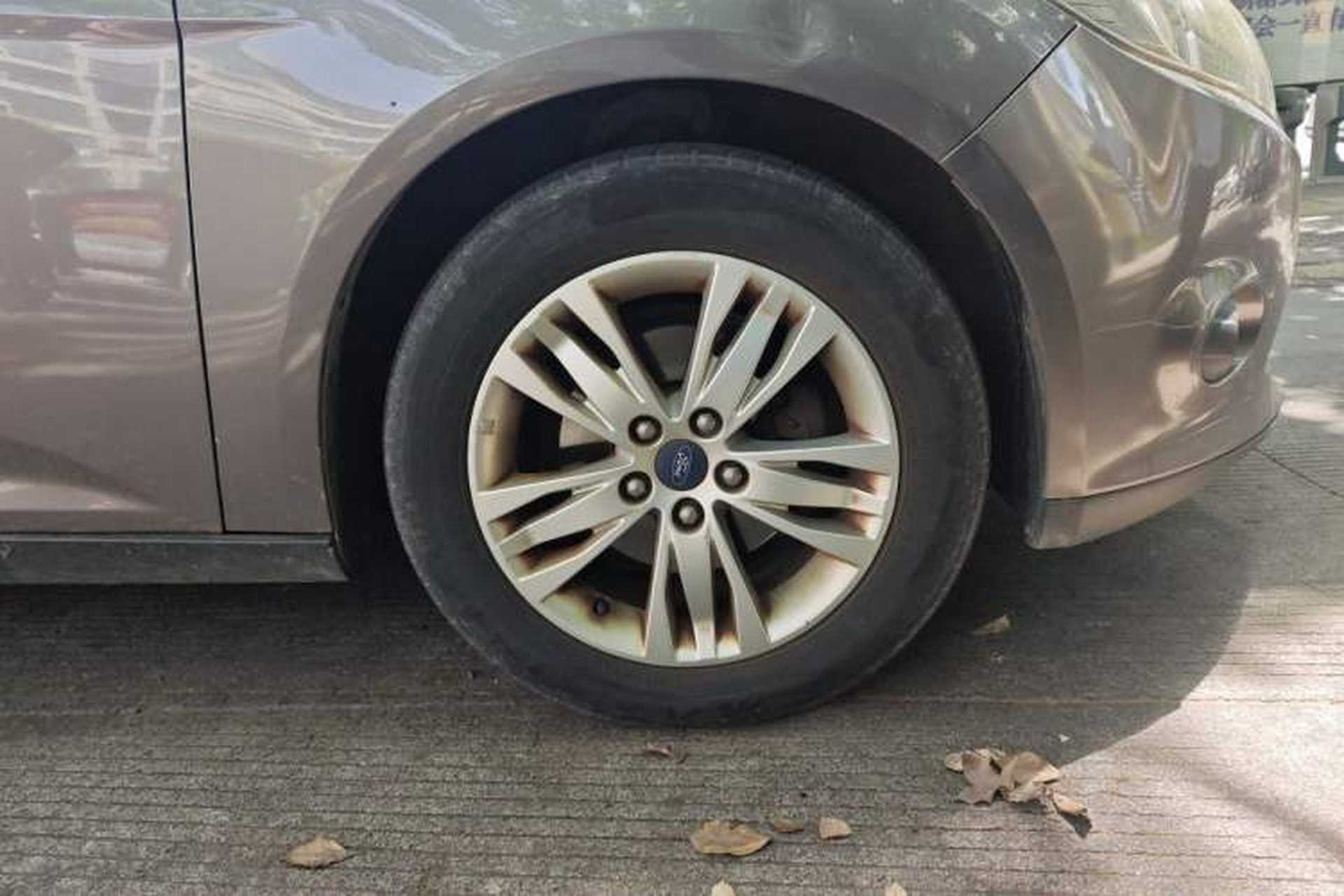 Used Ford Focus 2012 Sedan 1.6L Manual Comfort Model Right Front Wheel Hub