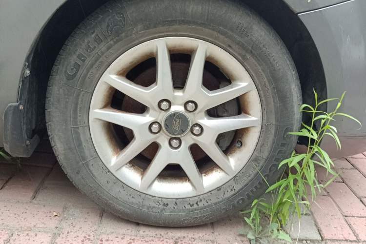 Used Ford Focus 2012 Sedan Classic 1.8L Manual Base Model Right Front Wheel Hub