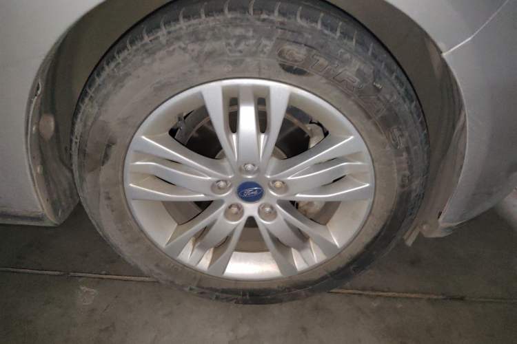 Used Ford Focus 2012 Hatchback 1.6L Automatic Comfort Model Right Front Wheel Hub