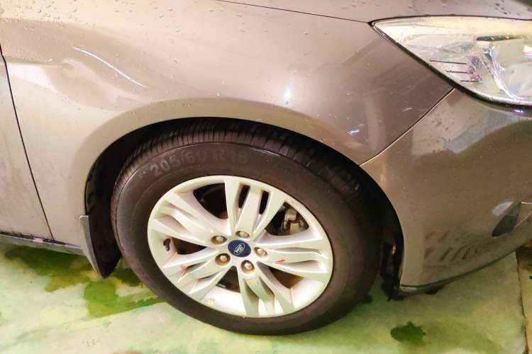 Used Ford Focus 2012 Sedan 1.6L Automatic Comfort Model Right Front Wheel Hub