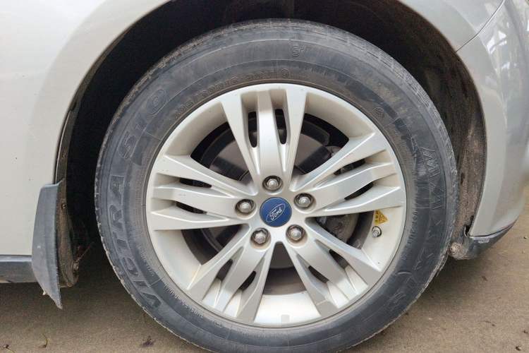 Used Ford Focus 2012 Sedan 1.6L Automatic Comfort Model Right Front Wheel Hub
