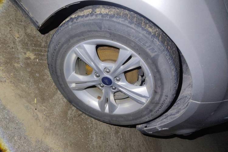 Used Ford Focus 2012 Sedan 1.6L Manual Fashion Edition Right Front Wheel Hub