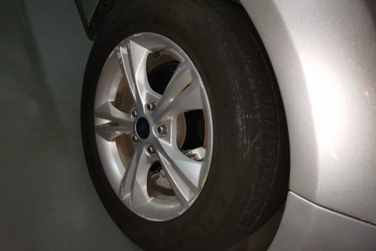 Used Ford Focus 2012 Sedan 1.6L Manual Fashion Edition Right Front Wheel Hub