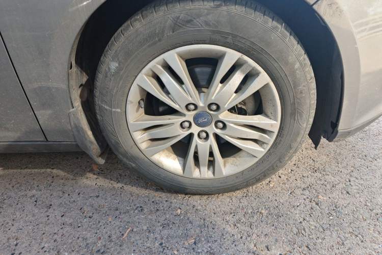 Used Ford Focus 2012 Sedan 1.6L Automatic Comfort Model Right Front Wheel Hub
