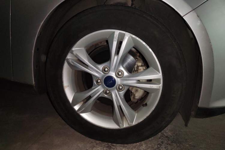 Used Ford Focus 2012 Sedan 1.6L Automatic Fashion Edition Right Front Wheel Hub