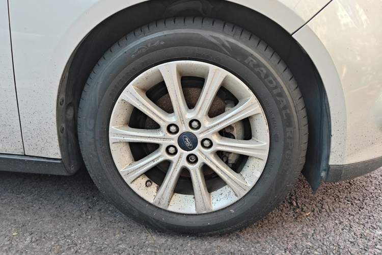 Used Ford Focus 2012 Sedan 2.0L Automatic Flagship Model Right Front Wheel Hub