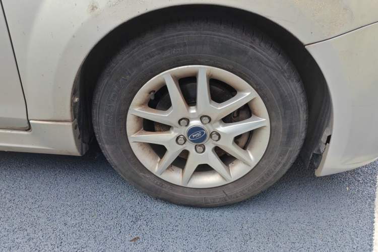 Used Ford Focus 2012 Hatchback Classic 1.8L Manual Fashion Edition Right Front Wheel Hub