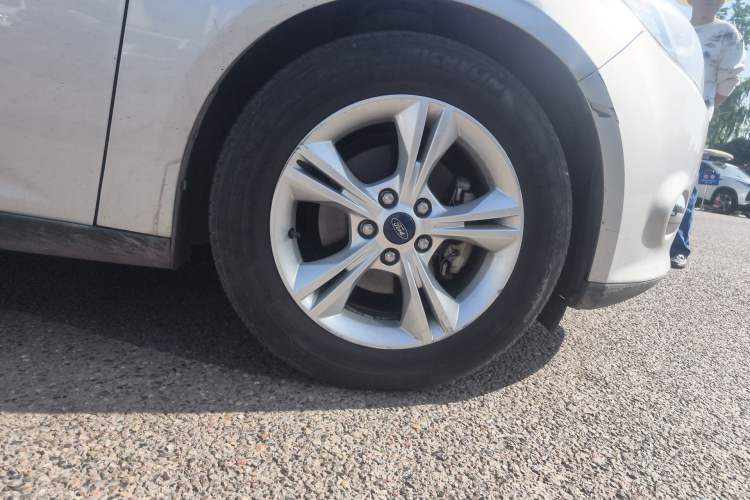 Used Ford Focus 2012 Hatchback 1.6L Automatic Fashion Edition Right Front Wheel Hub