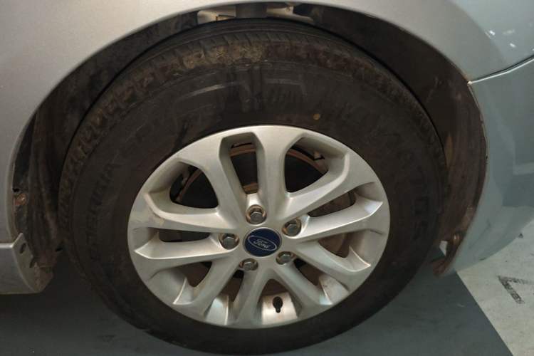 Used Ford Focus 2012 Hatchback Classic 1.8L Automatic Fashion Edition Right Front Wheel Hub