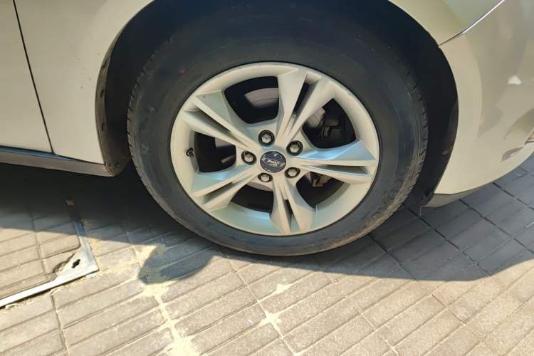 Used Ford Focus 2012 Sedan 1.6L Automatic Fashion Edition Right Front Wheel Hub