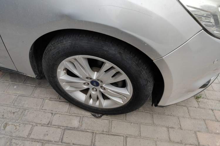 Used Ford Focus 2012 Sedan 1.6L Manual Comfort Model Right Front Wheel Hub
