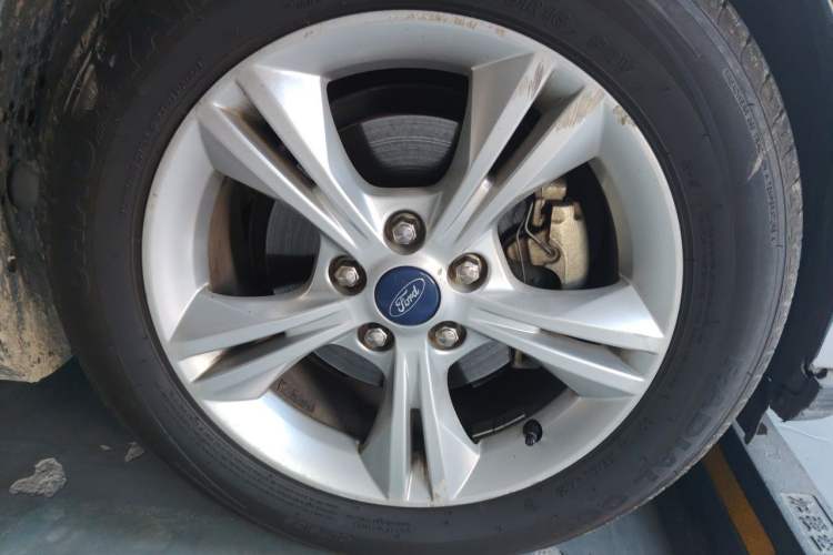 Used Ford Focus 2012 Hatchback 1.6L Automatic Fashion Edition Right Front Wheel Hub
