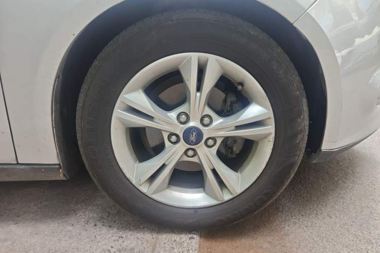 Used Ford Focus 2012 Sedan 1.6L Automatic Fashion Edition Right Front Wheel Hub