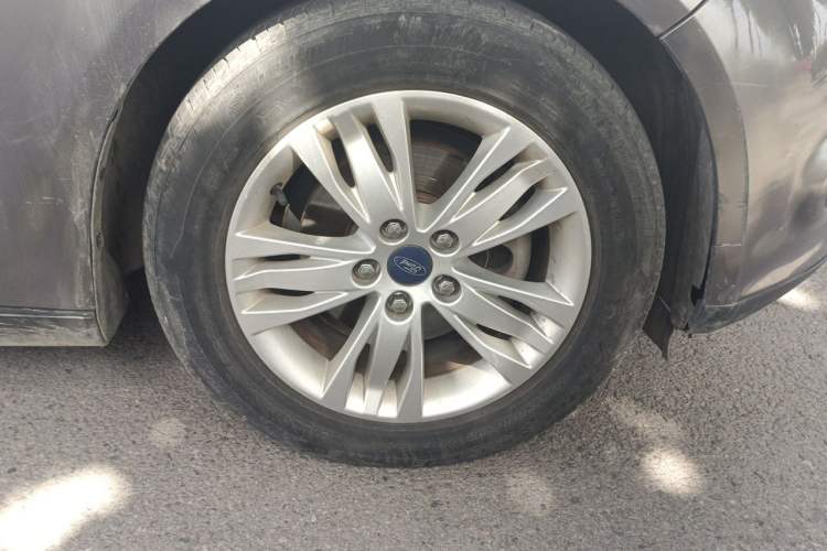 Used Ford Focus 2012 Sedan 1.6L Manual Comfort Model Right Front Wheel Hub