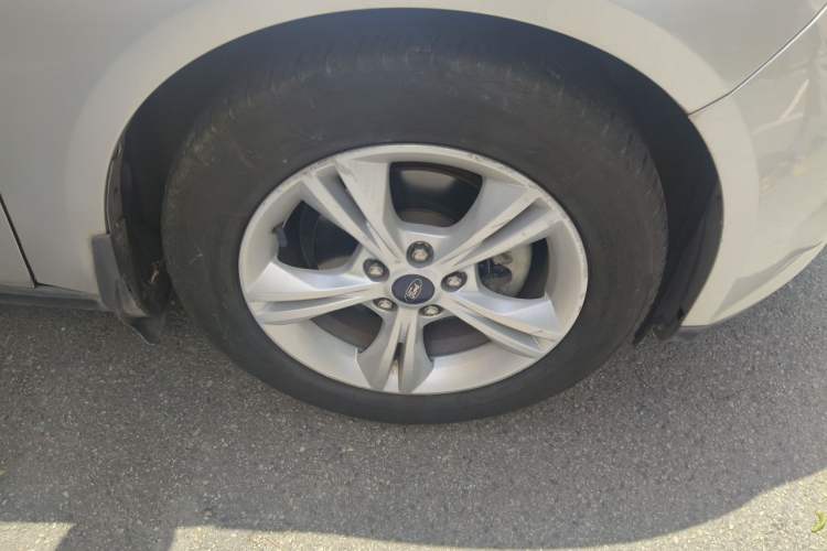 Used Ford Focus 2012 Sedan 1.6L Automatic Fashion Edition Right Front Wheel Hub