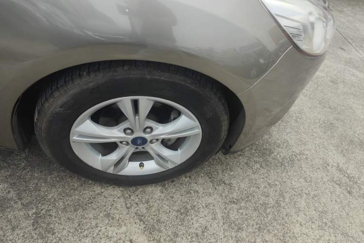 Used Ford Focus 2012 Hatchback 1.6L Automatic Fashion Edition Right Front Wheel Hub