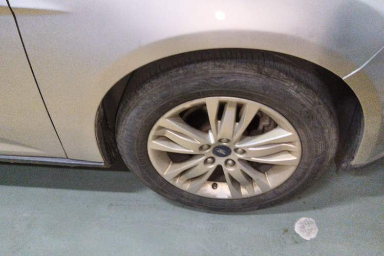 Used Ford Focus 2012 Sedan 1.6L Automatic Comfort Model Right Front Wheel Hub