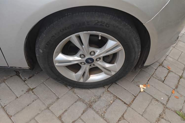 Used Ford Focus 2012 Hatchback 1.6L Manual Fashion Edition Right Front Wheel Hub