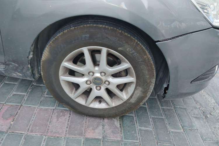 Used Ford Focus 2012 Sedan Classic 1.8L Manual Base Model Right Front Wheel Hub