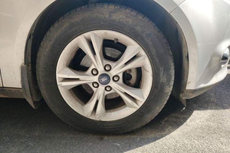 Used Ford Focus 2012 Sedan 1.6L Automatic Fashion Edition Right Front Wheel Hub