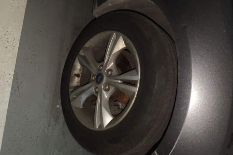 Used Ford Focus 2012 Sedan 1.6L Manual Fashion Edition Right Front Wheel Hub