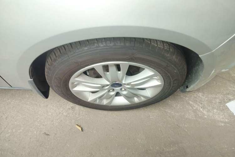 Used Ford Focus 2012 Sedan 1.6L Automatic Comfort Model Right Front Wheel Hub