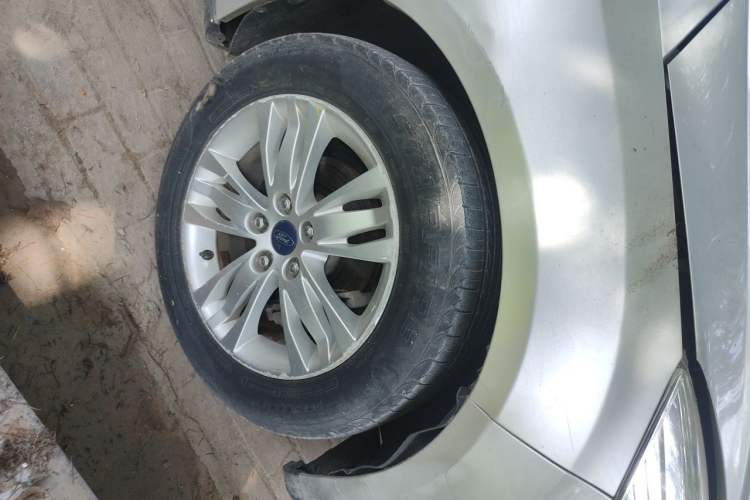 Used Ford Focus 2012 Sedan 1.6L Manual Comfort Model Right Front Wheel Hub