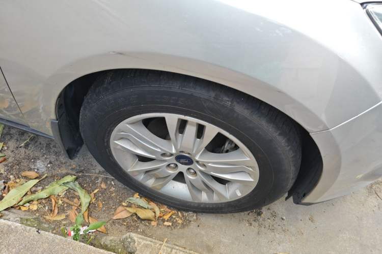 Used Ford Focus 2012 Hatchback 1.6L Automatic Comfort Model Right Front Wheel Hub