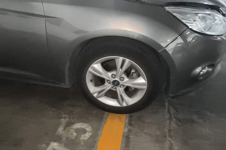 Used Ford Focus 2012 Sedan 1.6L Automatic Fashion Edition Right Front Wheel Hub