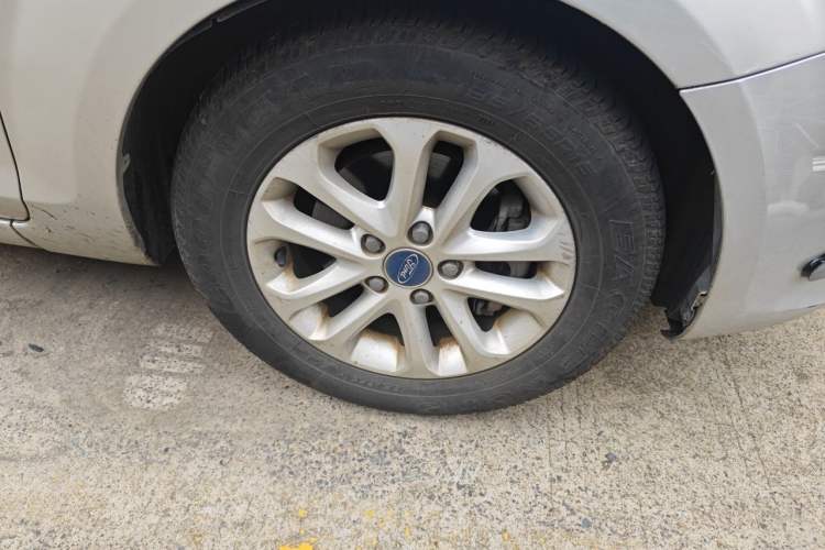 Used Ford Focus 2012 Sedan Classic 1.8L Automatic Base Model Right Front Wheel Hub