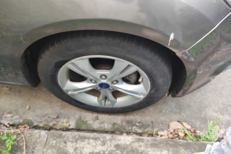 Used Ford Focus 2012 Sedan 1.6L Automatic Fashion Edition Right Front Wheel Hub