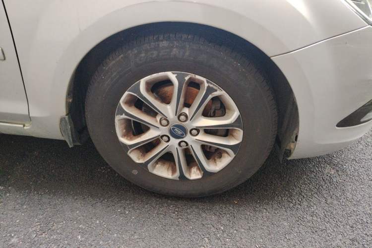 Used Ford Focus 2012 Sedan Classic 1.8L Manual Fashion Edition Right Front Wheel Hub
